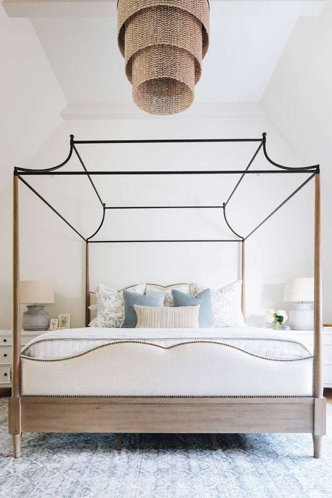 Modern Elegant Bedroom
